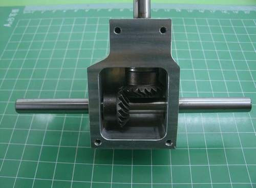 90度換向轉角器螺旋傘齒輪箱